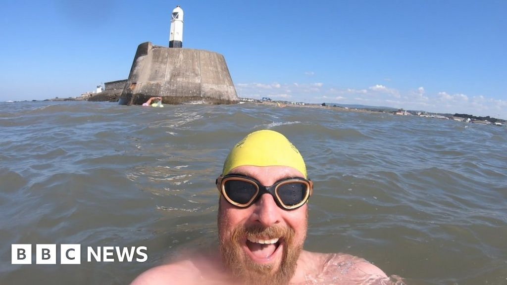 Bristol Channel: Porthcawl swimmer sets sights on Speedo record - BBC News