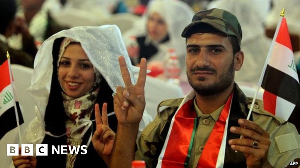 Iraq Mass Wedding Held For Shia Militia Fighters Bbc News 