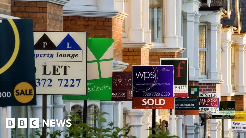 Lloyds predicts 8% fall in UK house prices