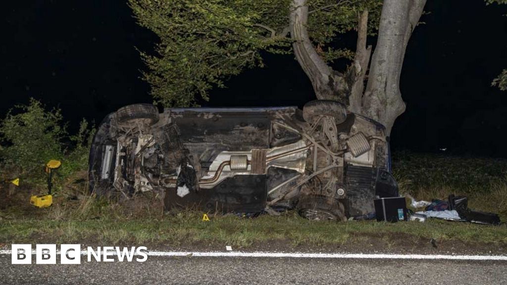 Victims Named After Cars Hit Trees In Aberdeenshire Bbc News