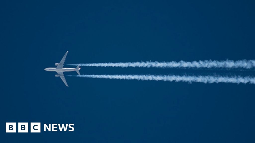 Satellite plane-tracking goes global - BBC News