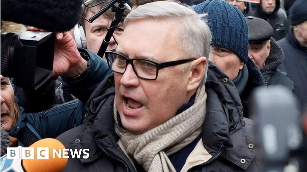 Mikhail Kasyanov: Russia labels ex-PM and Putin critic ‘foreign agent’