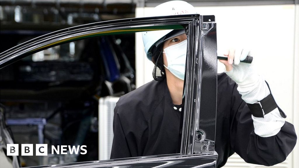 Japanese motor giants announce biggest pay rises in decades