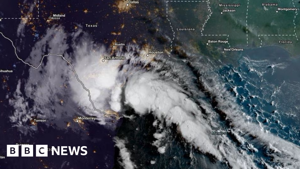 Тропическата буря Харолд достигна сушата в Тексас