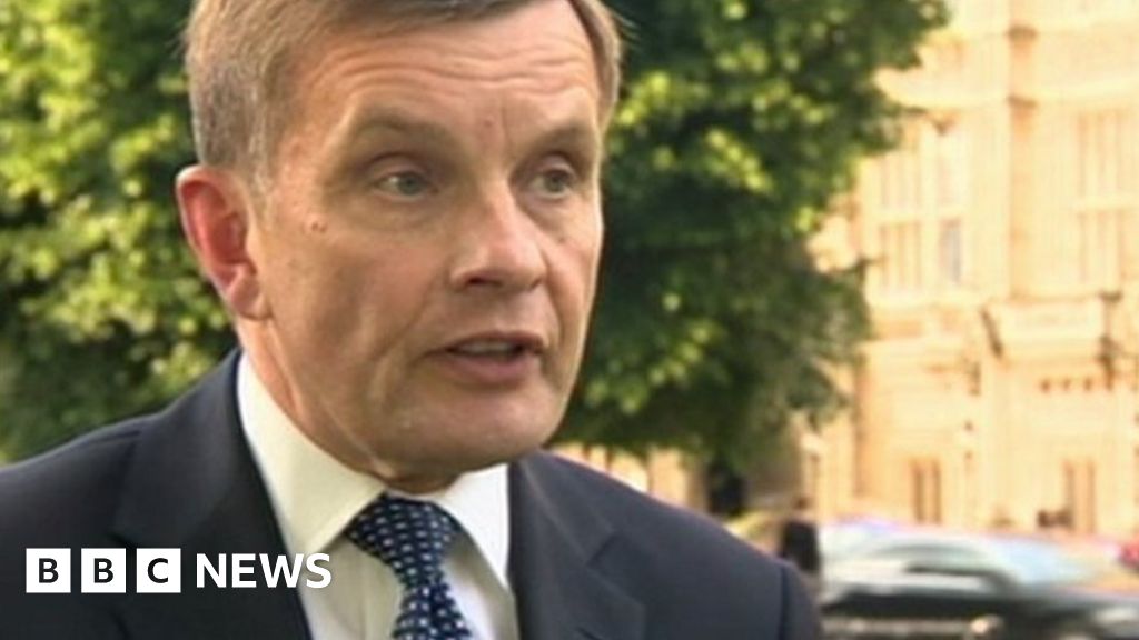 Brexit Exminister David Jones enters power row