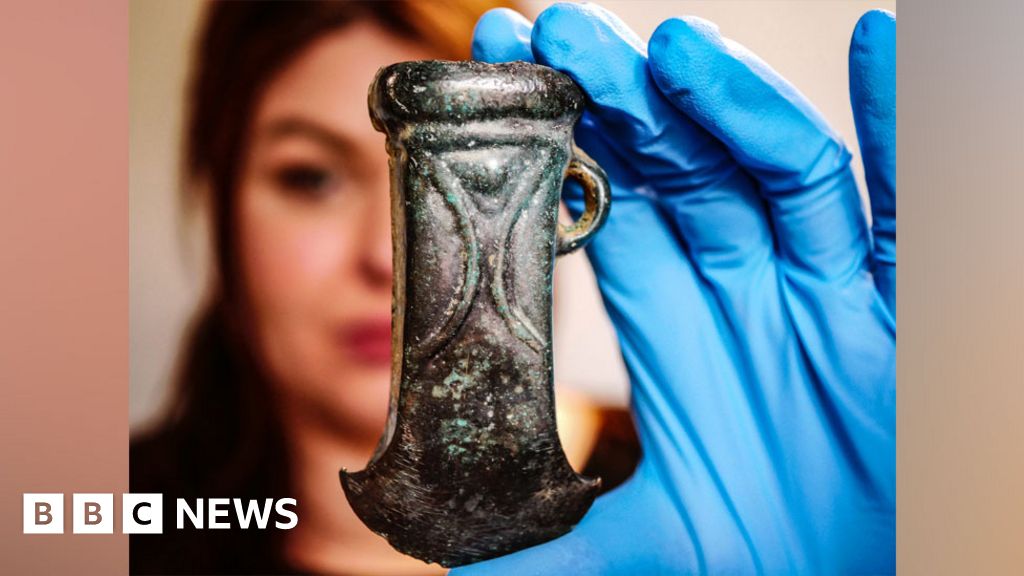 'Exceptional' hoard of Bronze Age axe heads found in Essex 
