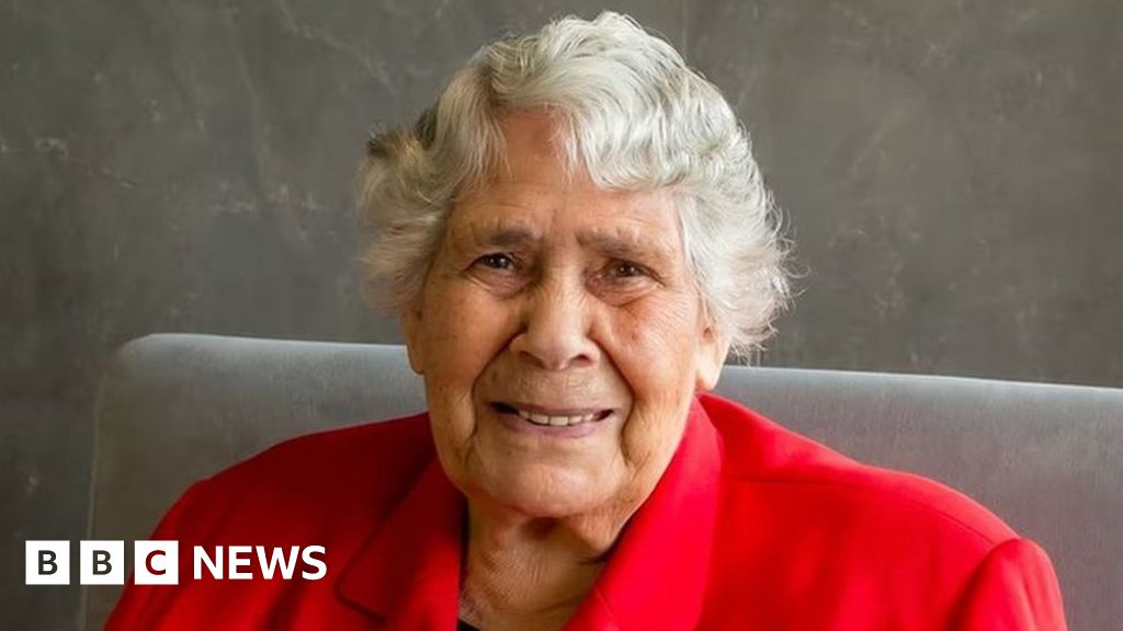 Indigenous leader who changed Australia dies