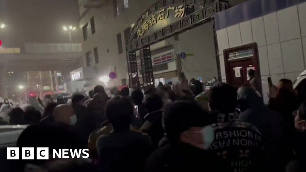 China Xinjiang: Urumqi rocked by Covid lockdown protests after deadly fire