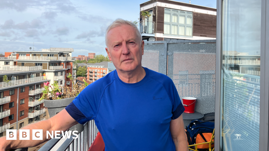 Flat owners waiting years for dangerous cladding to be removed - BBC News