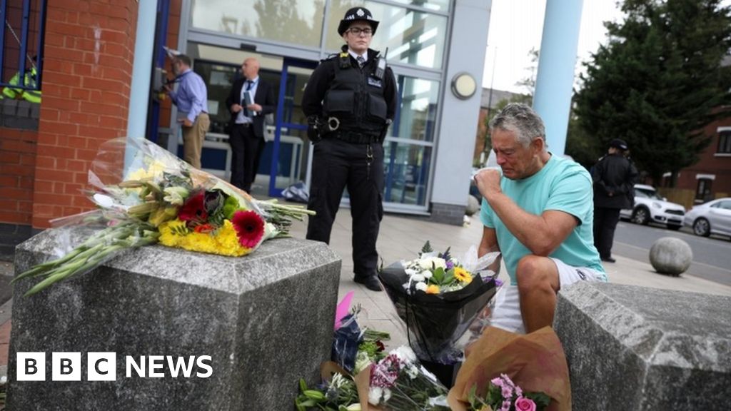 Police Officer Shot Dead At Croydon Custody Centre Bbc News