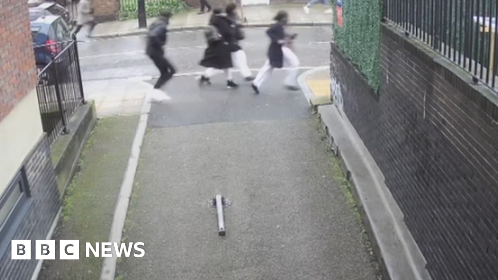 Euston shooting Video shows people fleeing after driveby attack BBC