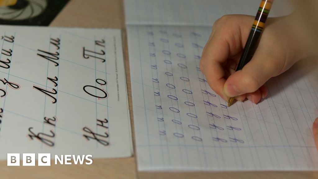 Do we need to teach children joinedup handwriting? BBC News