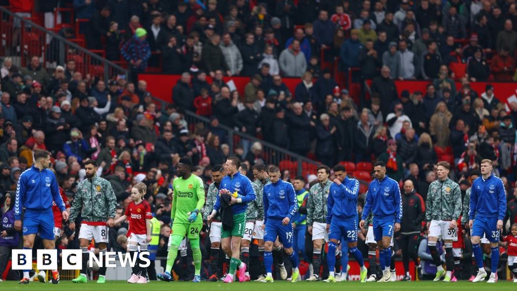 Everton fan who mocked Man Utd Munich disaster is banned