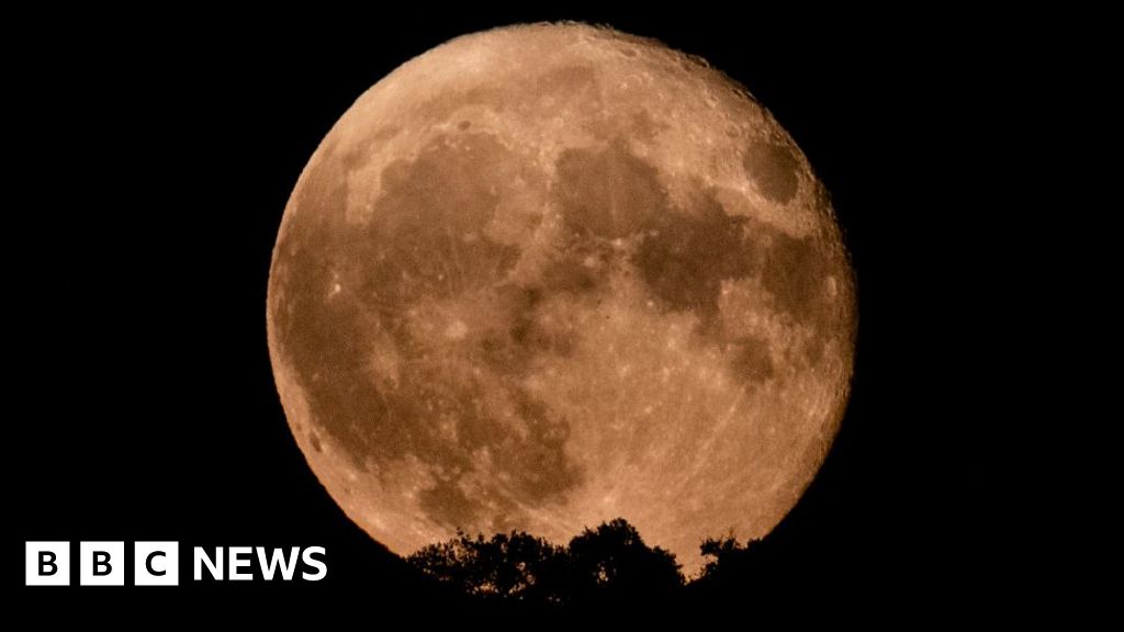 Superniebieski księżyc: rzadki widok rozświetlający niebo