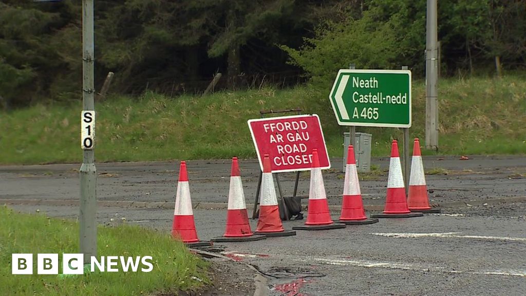 Heads of the Valleys Four people taken to hospital as crash shuts