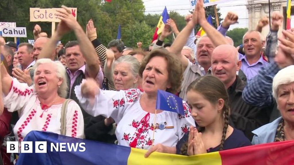 Moldova Anti Government Protest Enters Second Week Bbc News