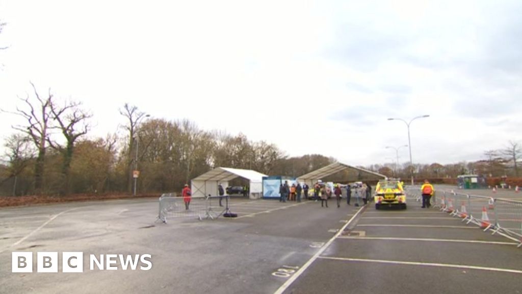 Covid Gatwick Airport's test centre site crashes