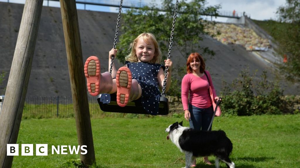 Whaley Bridge dam: First day back for town's residents