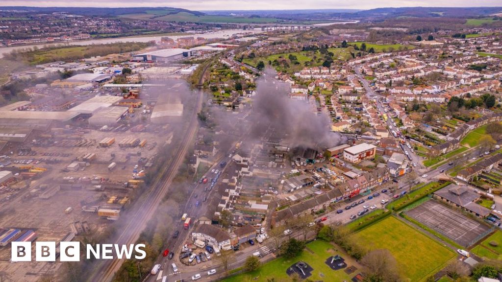 Kent Fire crews tackle commercial garage blaze in Strood BBC News