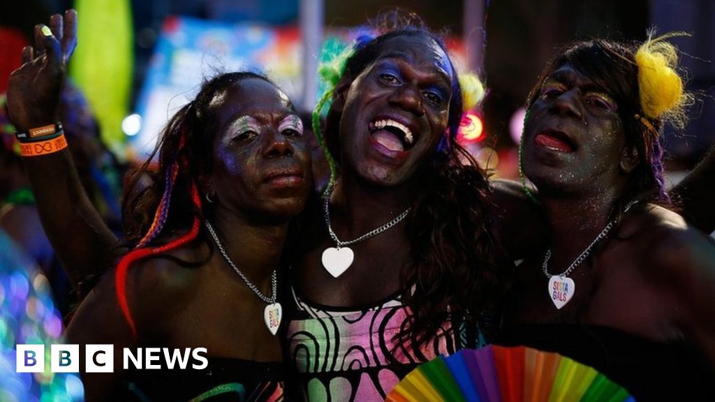 Glitter And Glamour At Sydneys Gay And Lesbian Mardi Gras Bbc News