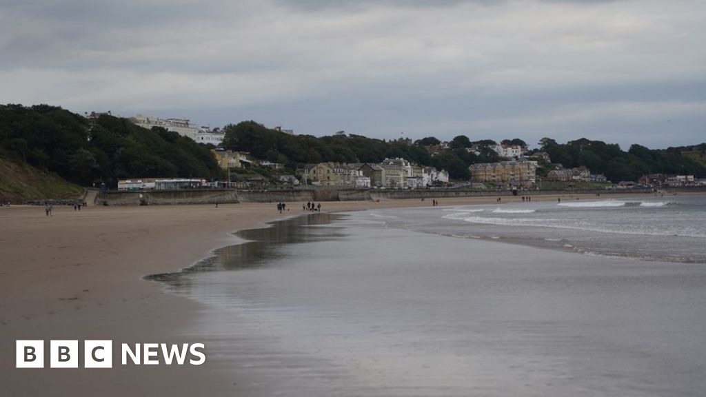 Cost of repairs to Filey sea wall increases to almost £3m - BBC News