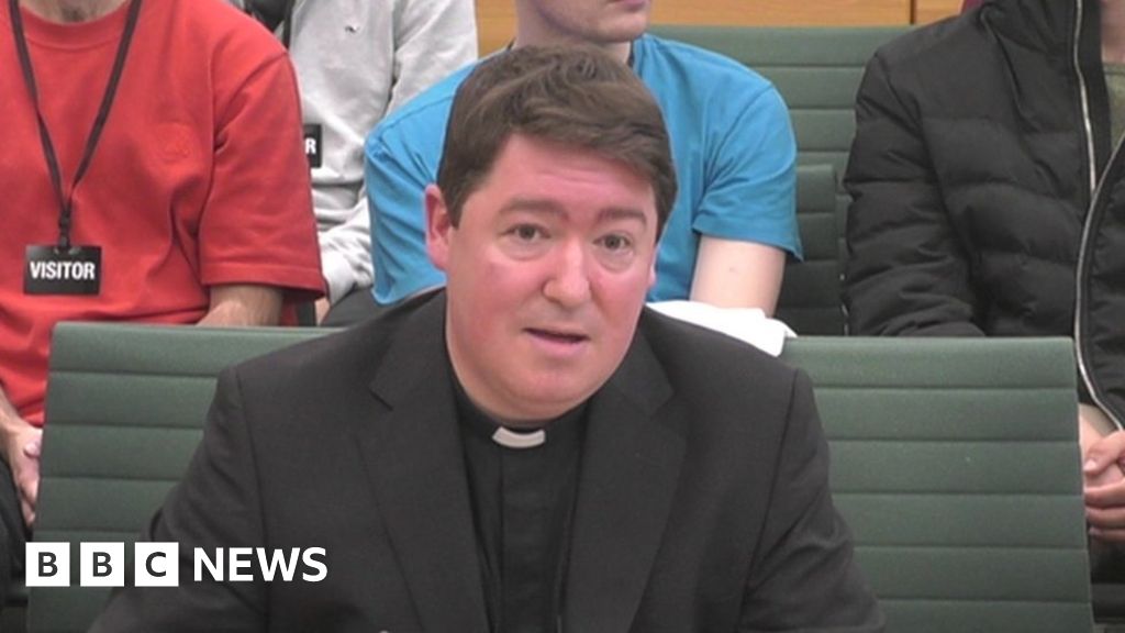 Baptisms 'a ticket' for some asylum seekers - vicar