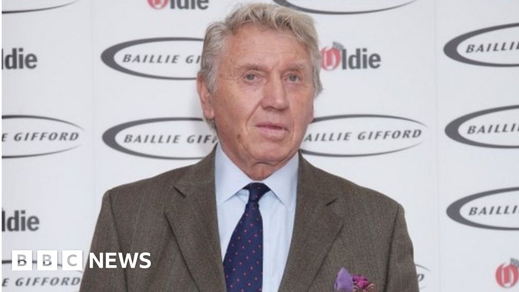 Knighthood for veteran war photographer Don McCullin - BBC News