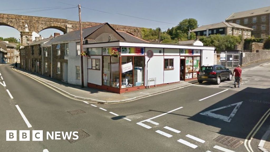 Redruth crash leaves girl, 11, with serious injuries