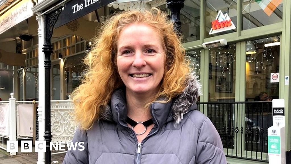 Covid in Wales: New rules cause confusion and empty pubs