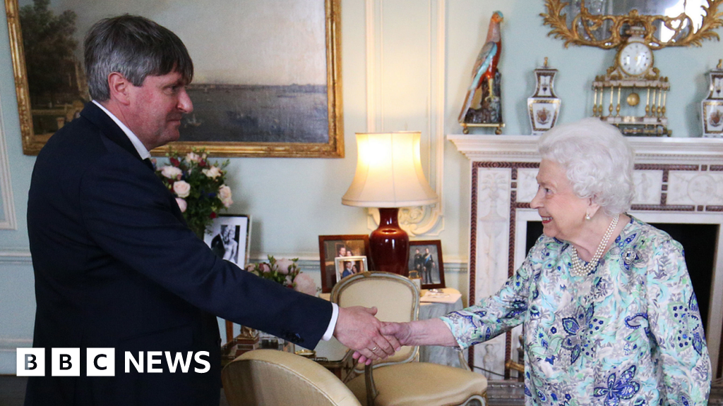 Queen Elizabeth II: Poet Laureate Simon Armitage celebrates the death of the monarch