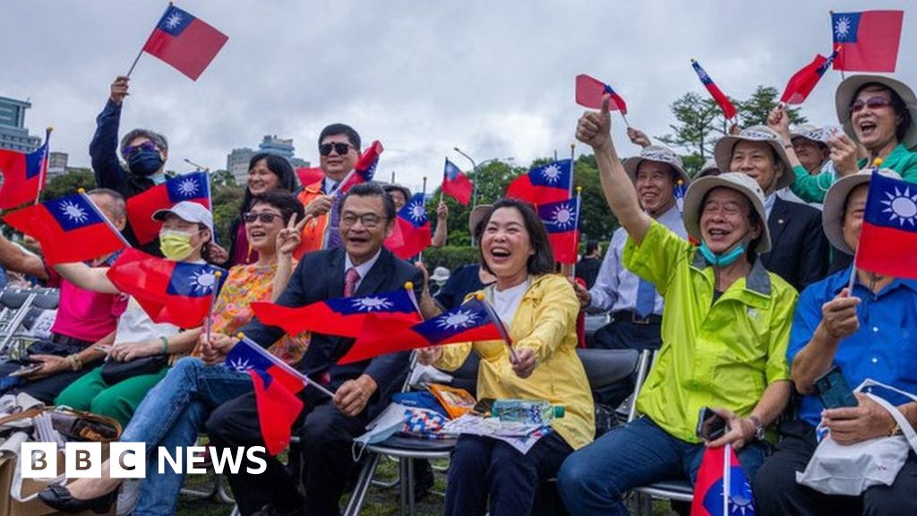 Думите демократичен Тайван се появяват повече пъти в празненствата на
