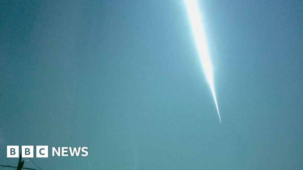 'Green flash' meteor sighting reports across Britain BBC News