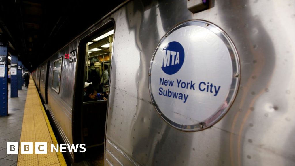 Man dies after being put in chokehold on New York subway