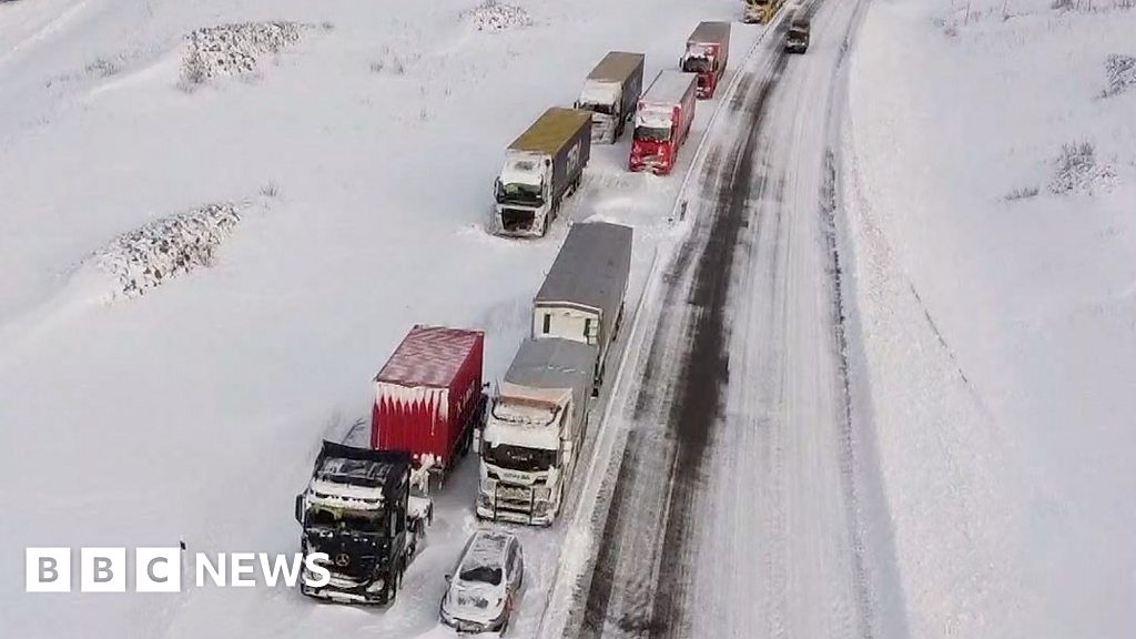 Drivers stranded overnight on Sweden's E22 motorway in deep snow