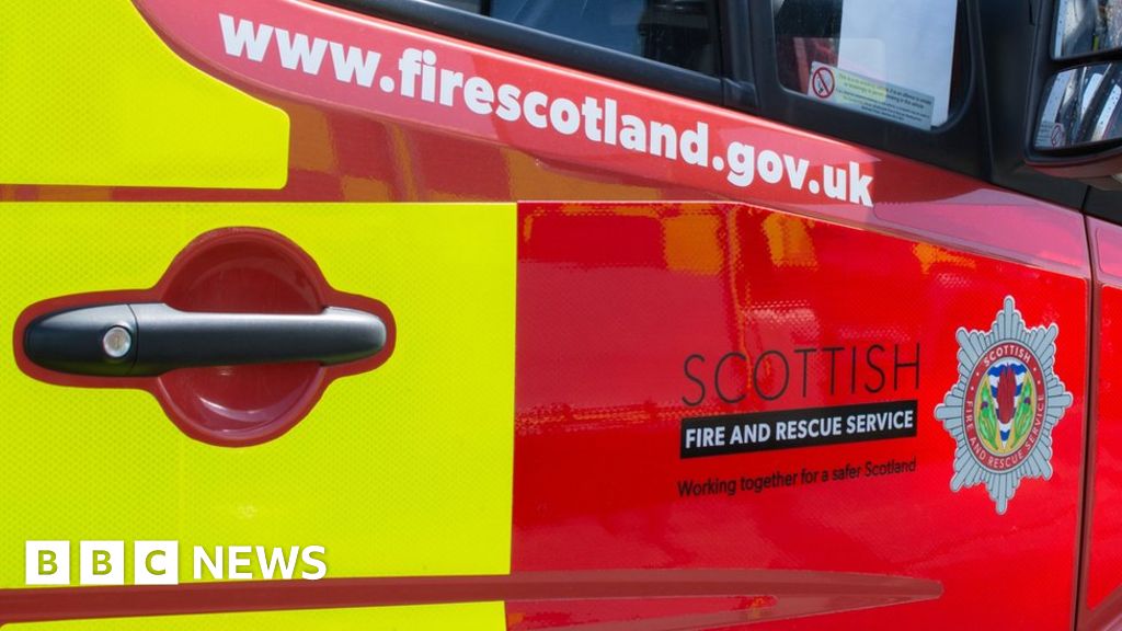 Woman 83 Dies After Glasgow Flat Fire Bbc News 