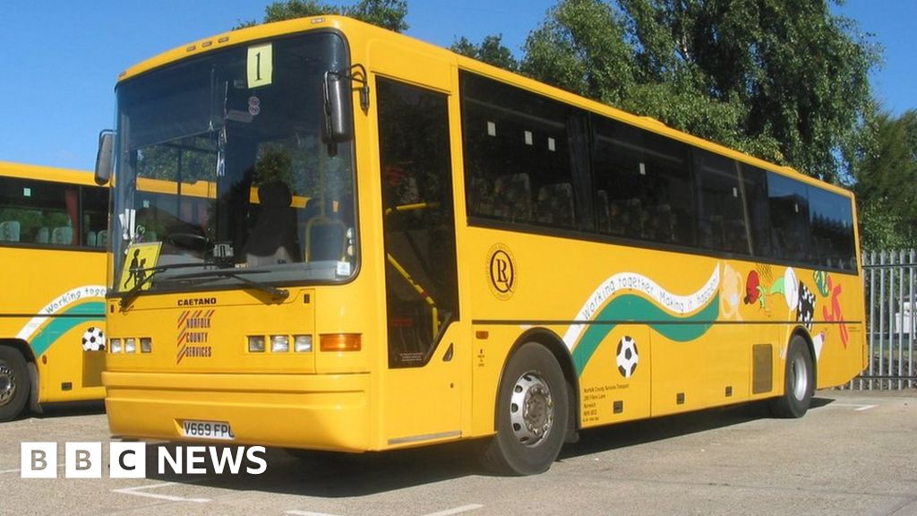 Norfolk school bus driver sacked over stranded pupils - BBC News