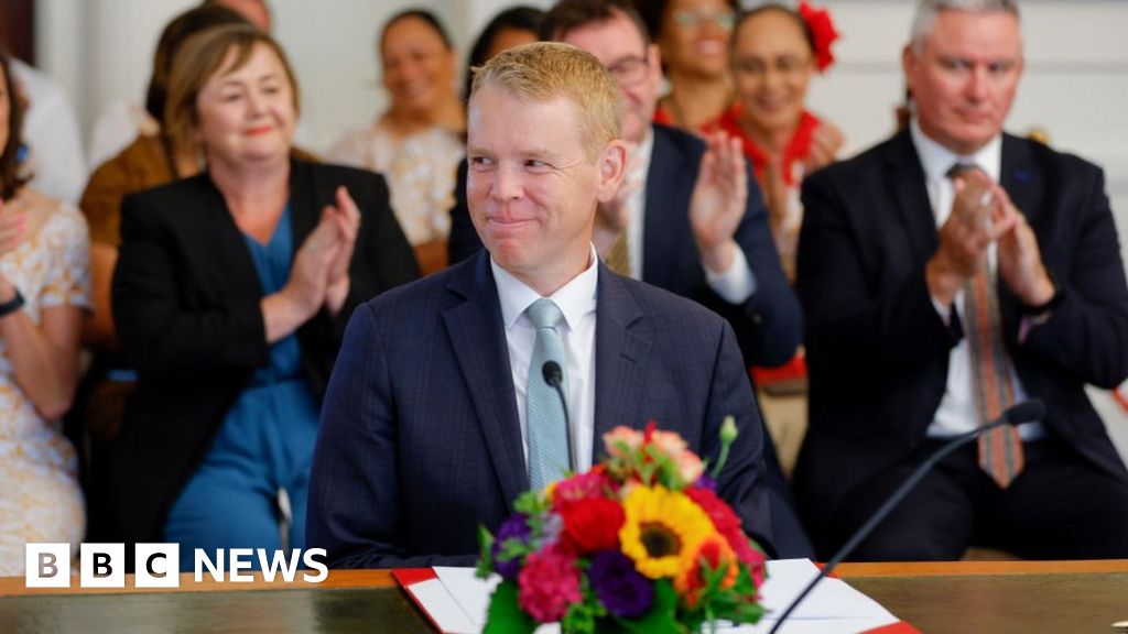 Jacinda Ardern's successor Chris Hipkins sworn in as New Zealand PM - BBC