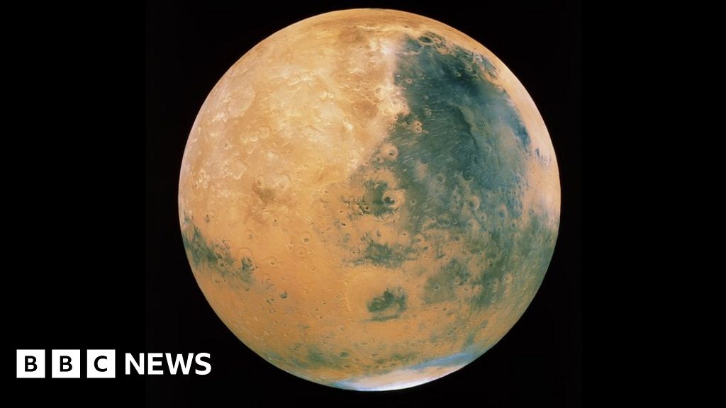 Liquid water 'lake' revealed on Mars