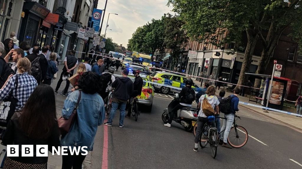 london-stabbing-man-killed-near-islington-town-hall