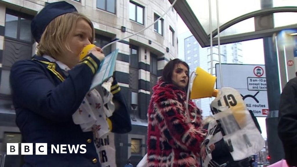 Leeds bus stop 'oxygen masks' highlight pollution fears