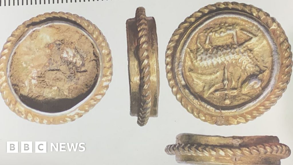500-year-old pendant found in Stroud declared treasure 