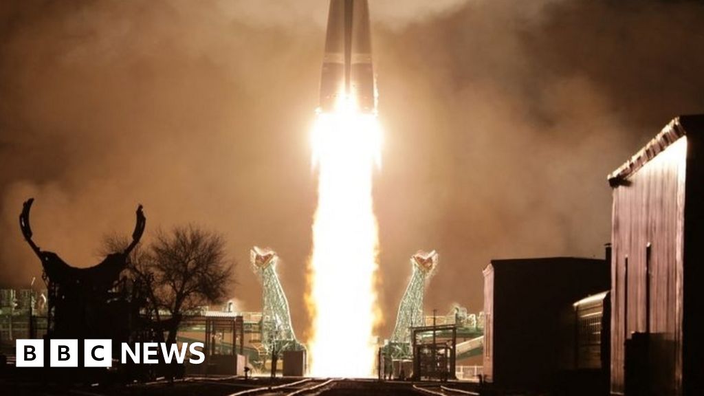 OneWeb: Russian ultimatum over UK satellite launch