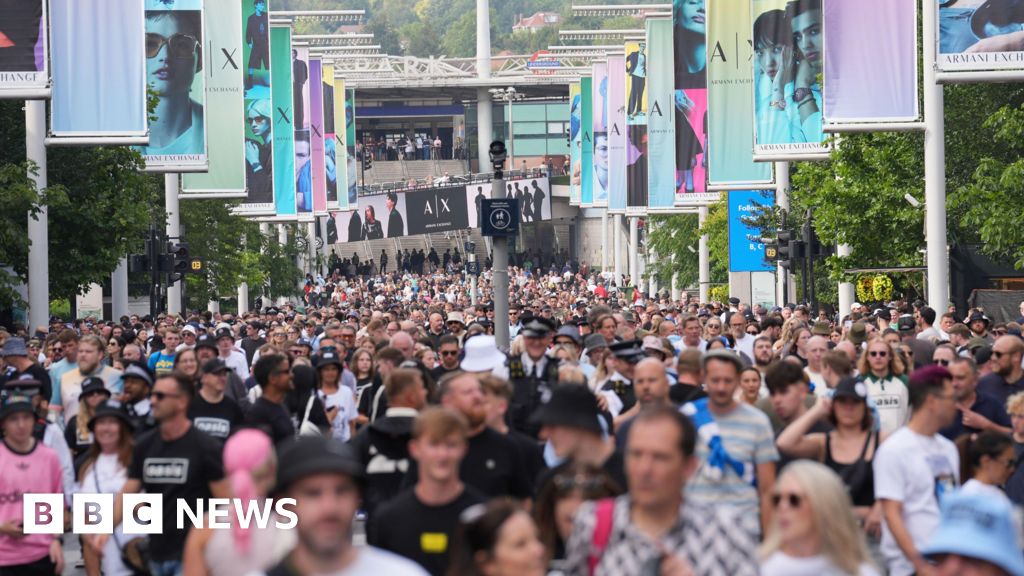 Wembley Stadium investigating after hundreds sneak into Oasis concert