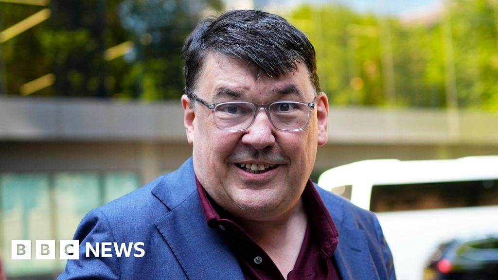 Graham Linehan's conviction for damaging trans activist's phone overturned