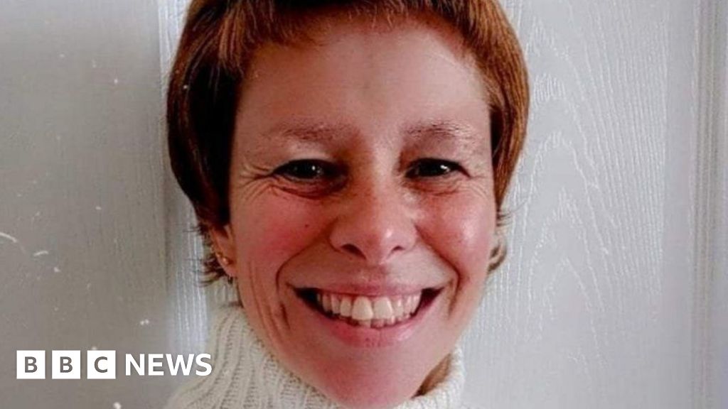 Single Dudley mum helped at rock bottom raises £2,500 BBC News