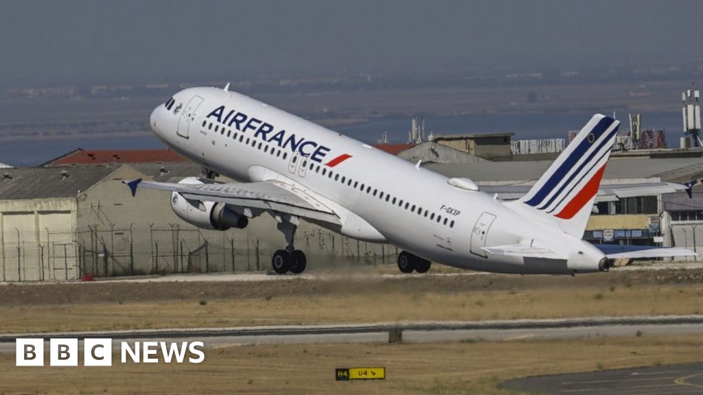two-air-france-pilots-suspended-after-cockpit-fistfight