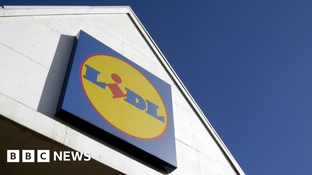 Doncaster Lidl warehouse 'to create 500 jobs' - BBC News