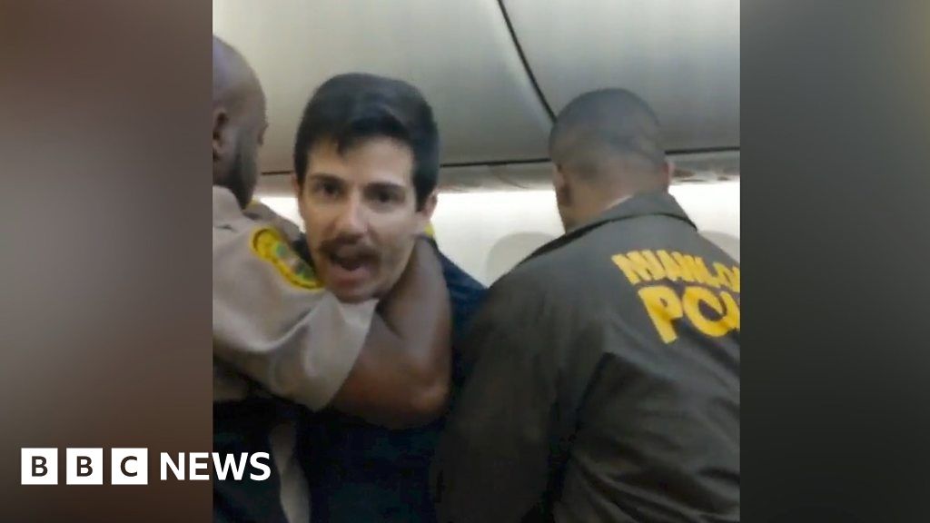 Police Use Stun Gun On American Airlines Passenger Bbc News 5629