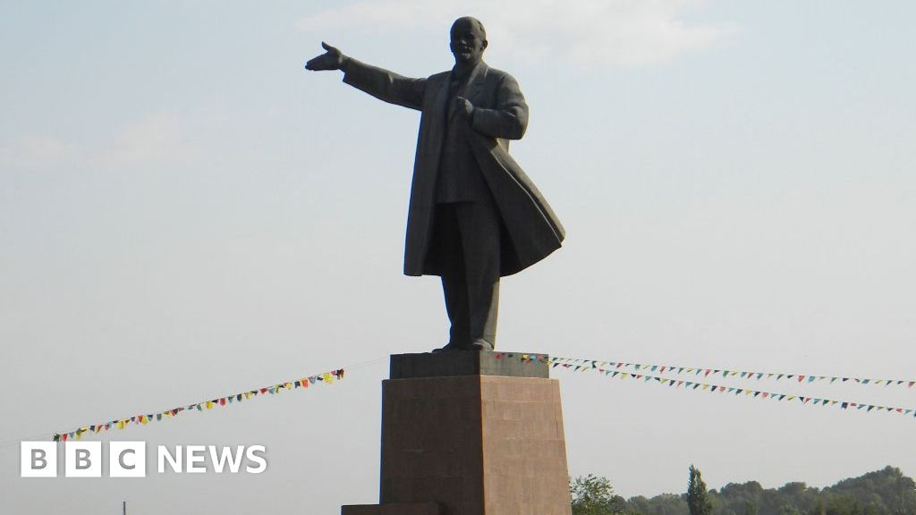 Central Asia's tallest Lenin statue taken down