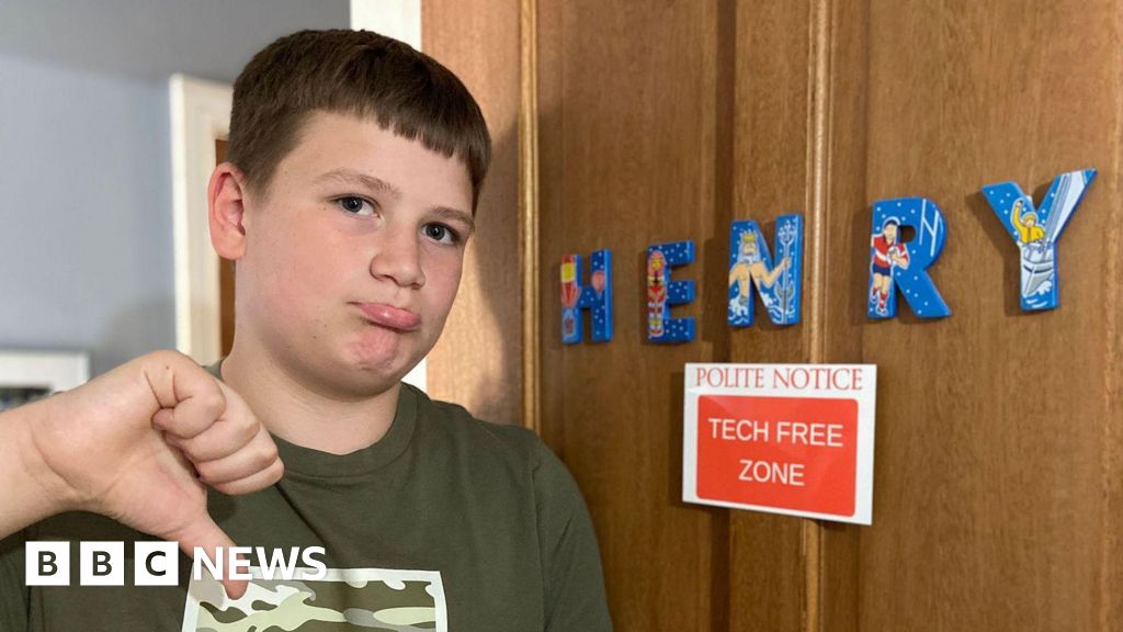 These teens turned their rooms into tech-free zones. This was the result